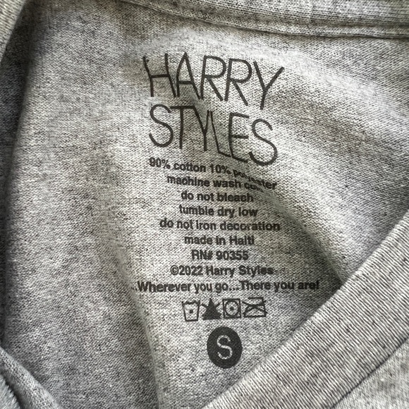 NWOT Harry's House Tracklist Tee unisex S - Picture 6 of 6